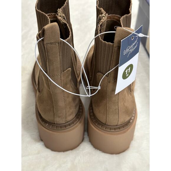 Universal Thread Women's Kyrie Chelsea Boots Size 11 Wide Tan Chunky Ankle Sock - Picture 5 of 13